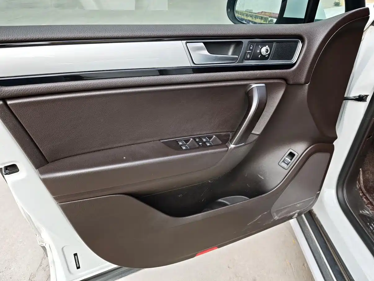 Volkswagen Touareg 2017 3.0TSI Explorer Edition фото 8