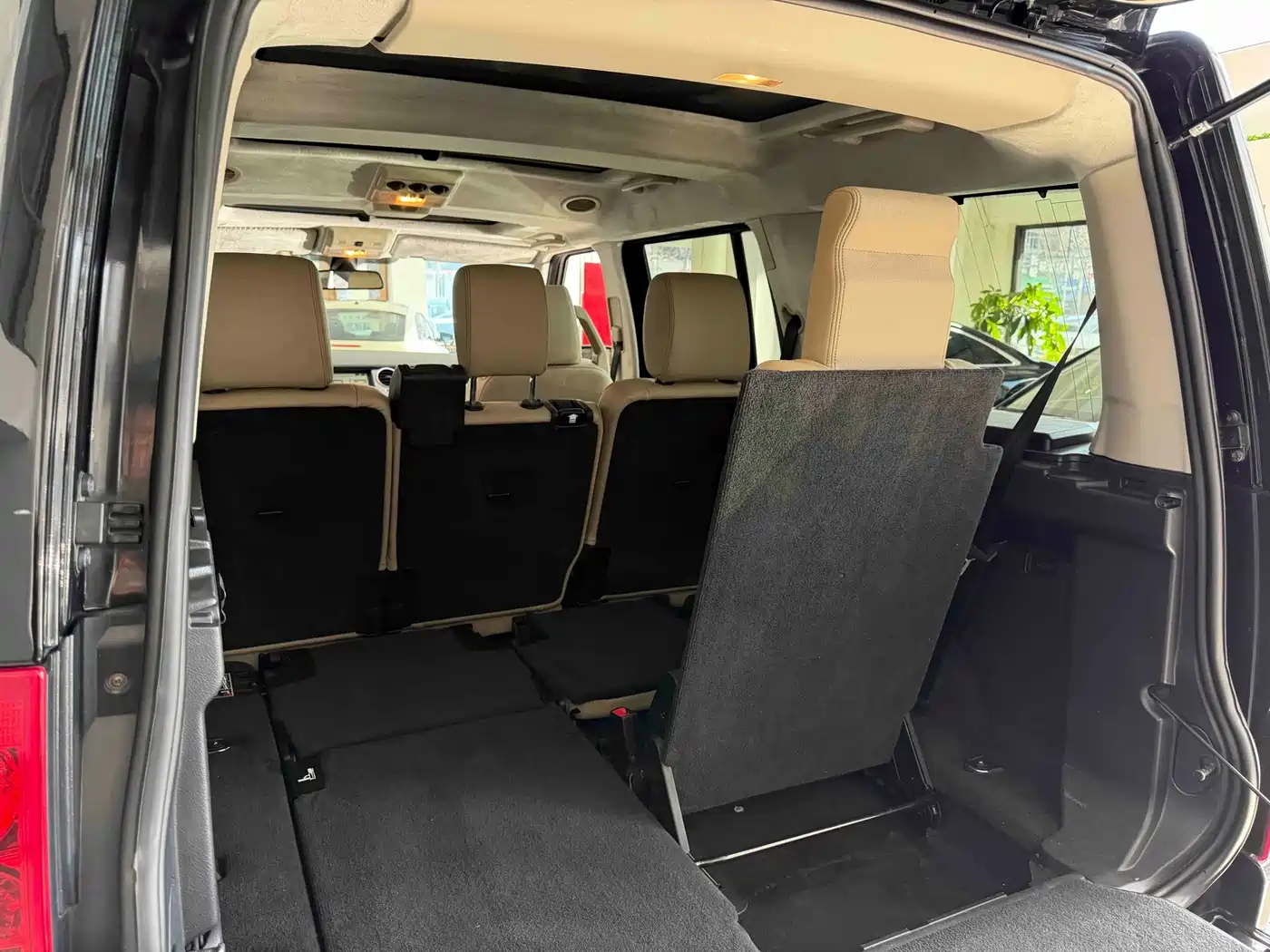 Land Rover Discovery 2010 4.0 V6 HSE Petrol фото 16