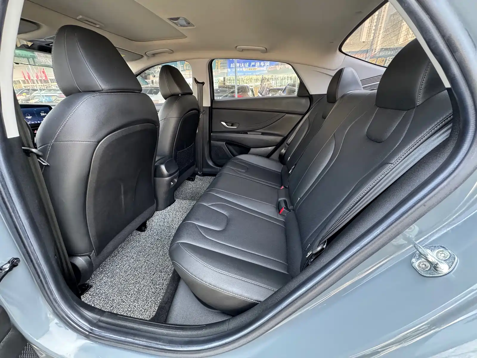 Фото 6 - Hyundai Elantra