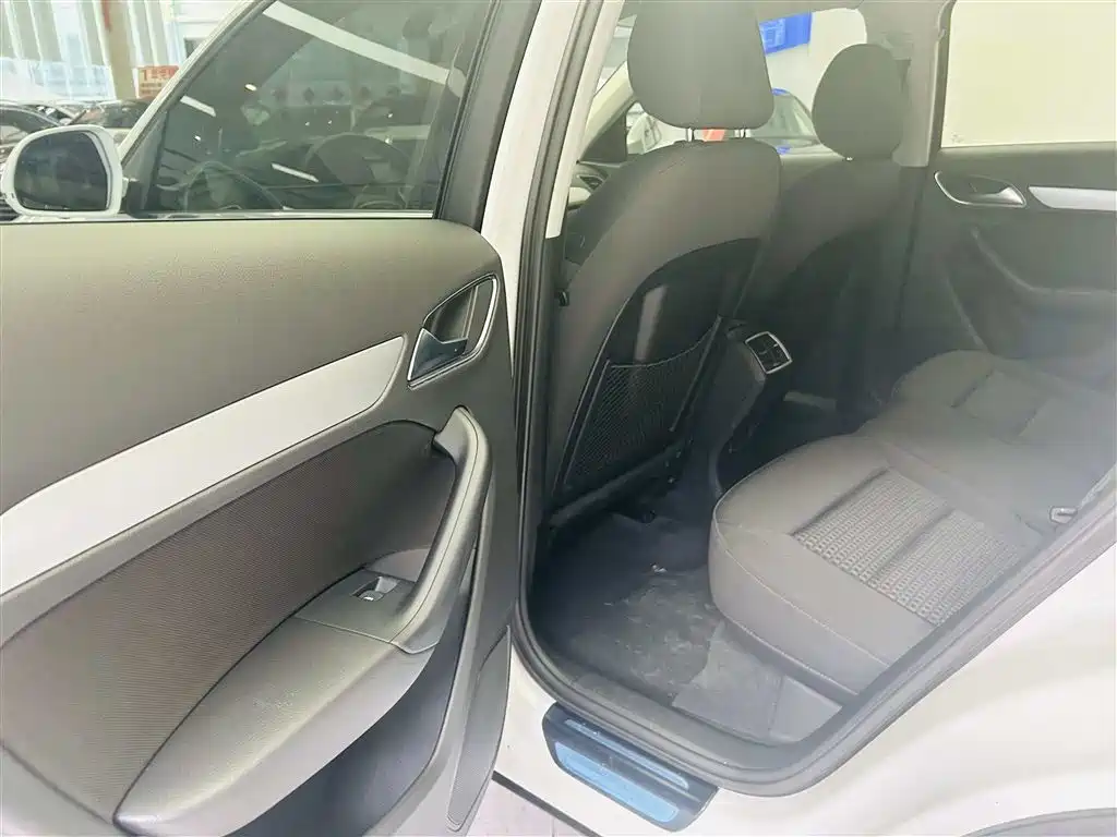 Audi Q3 2018 30th Anniversary Edition 30 TFSI Standard фото 23