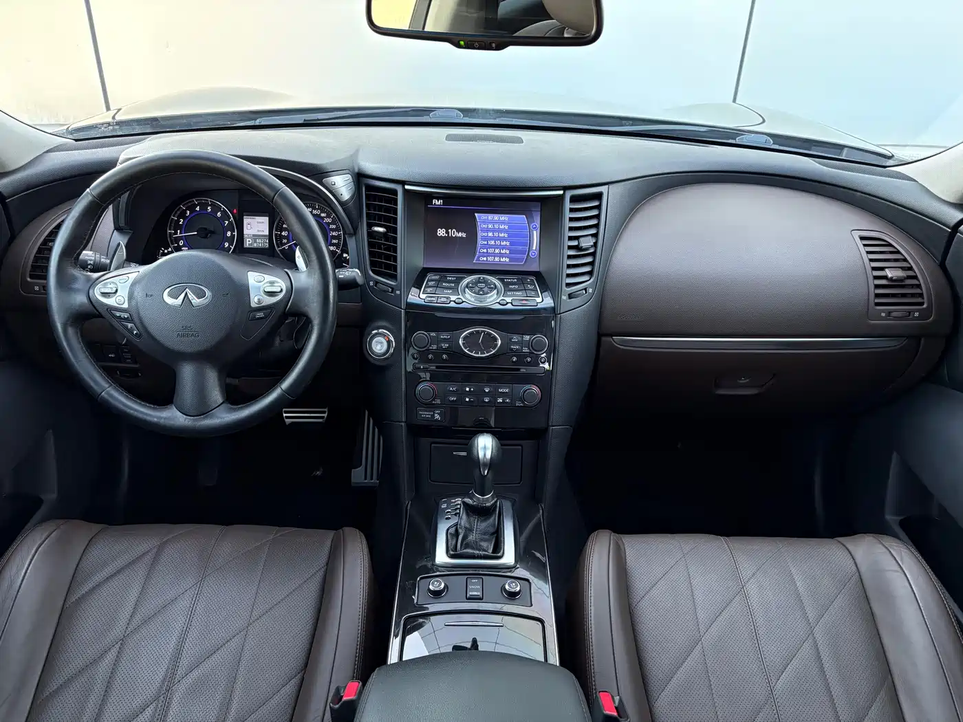 Infiniti QX70 2013 3.7L Superior фото 10