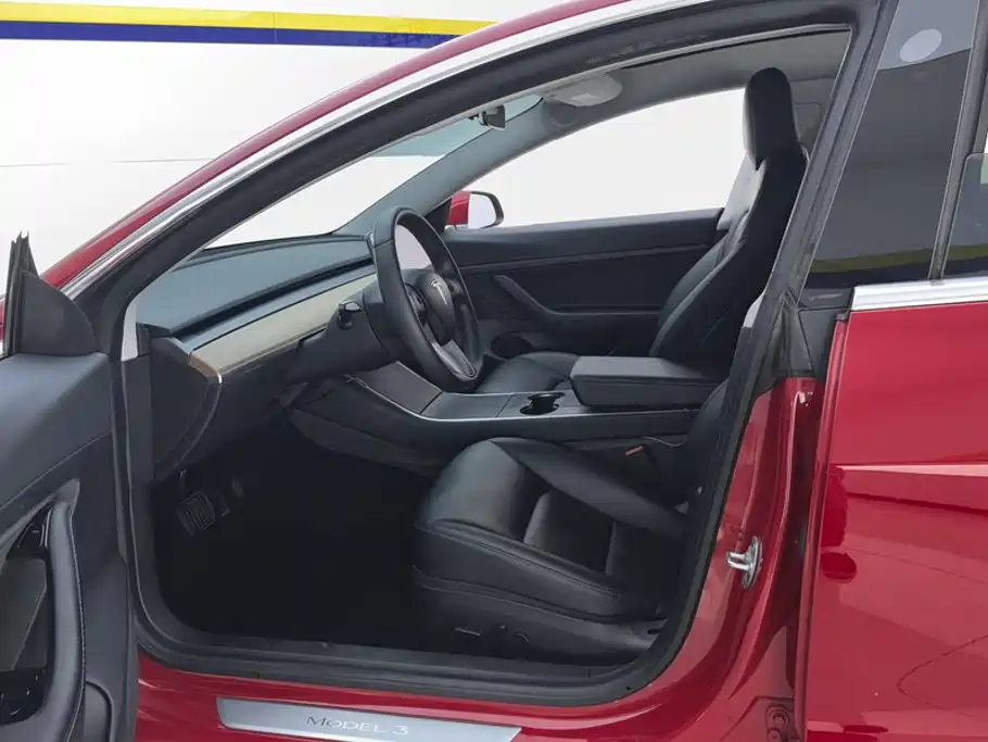 Фото 9 - Tesla Model 3