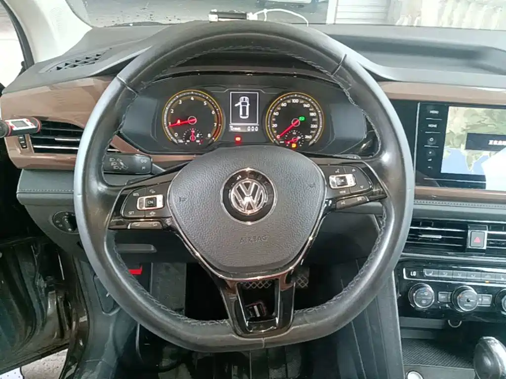 Фото 11 - Volkswagen Tharu