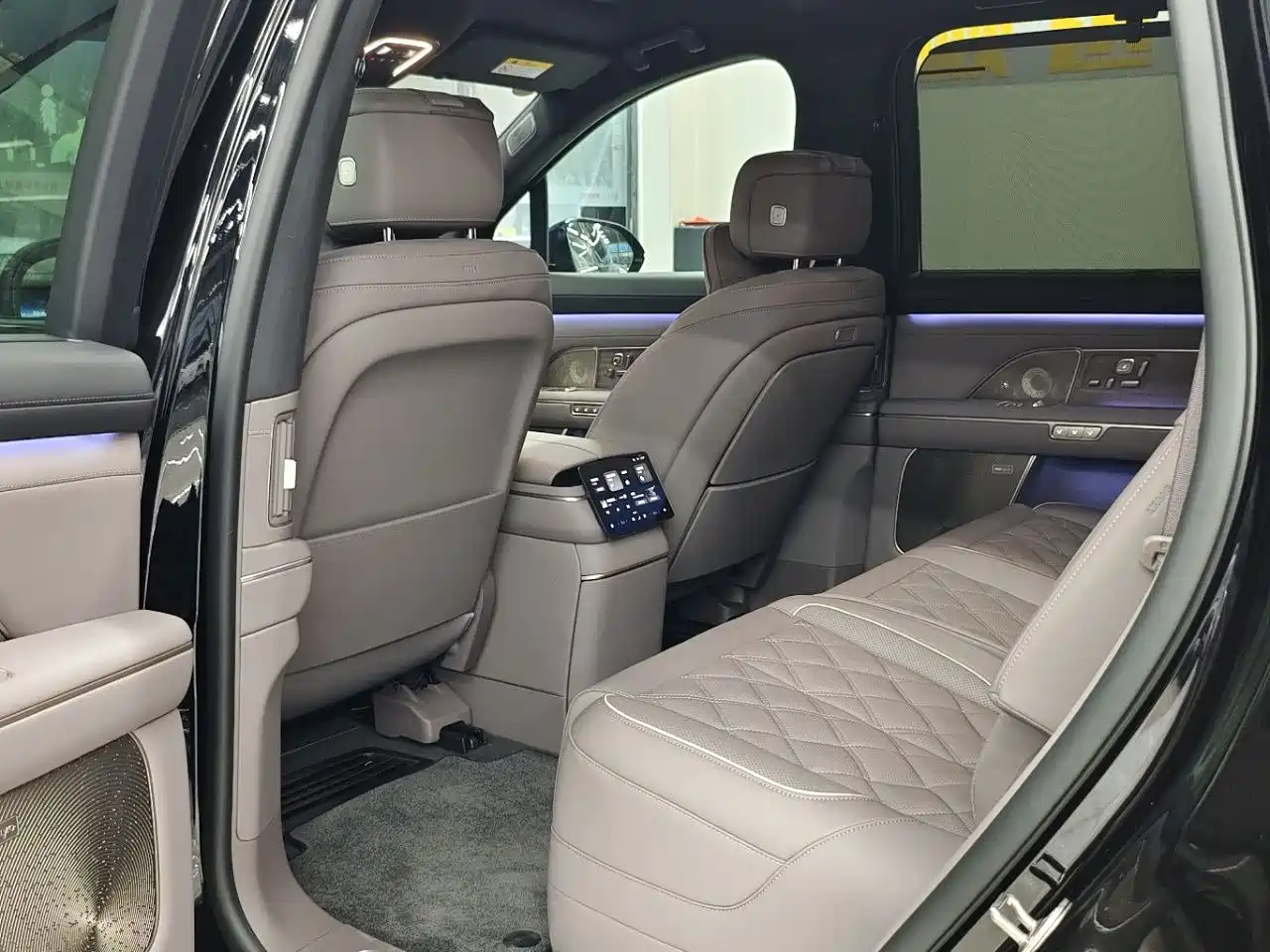 NIO ES8 2025 Base Model 7-Seater фото 9