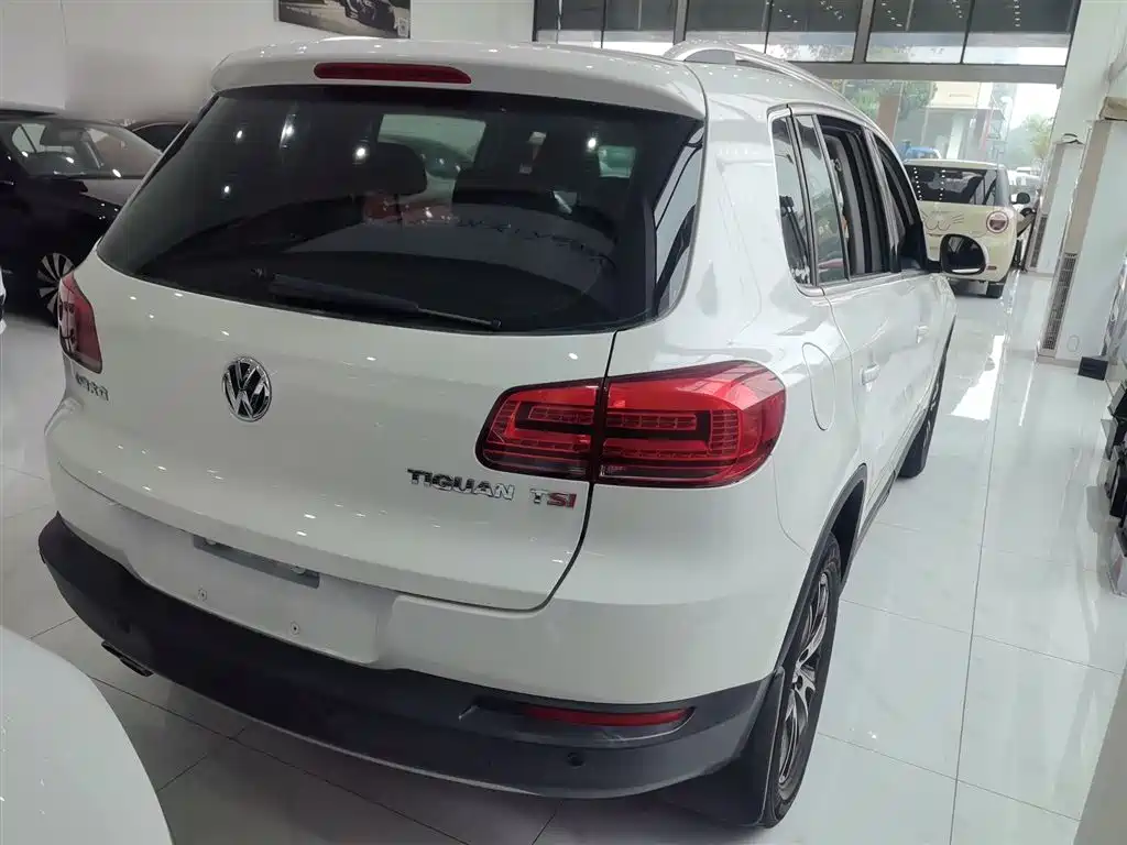 Volkswagen Tiguan 2015 1.8TSI Automatic 2WD Highline фото 7