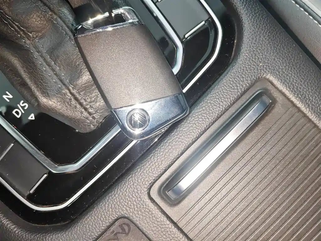 Volkswagen Magotan 2023 Model 2 Million Units Commemorative Edition 280TSI DSG Leading Version фото 9