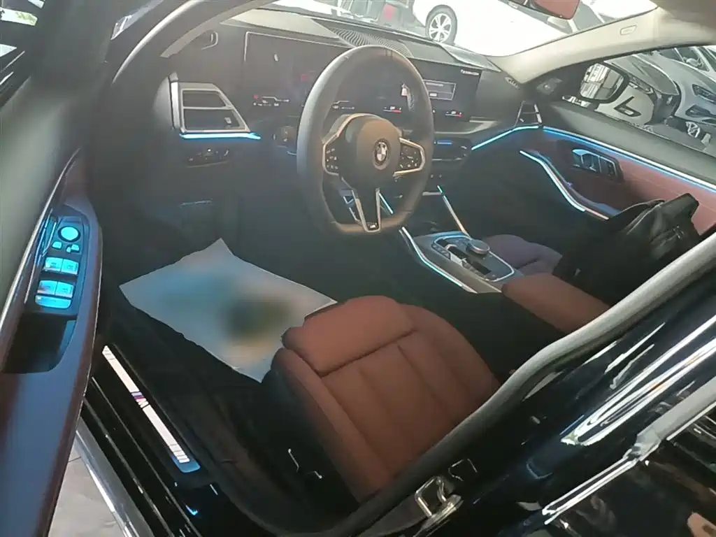 BMW 3 Series 2025 330Li M Sport Night Edition фото 16