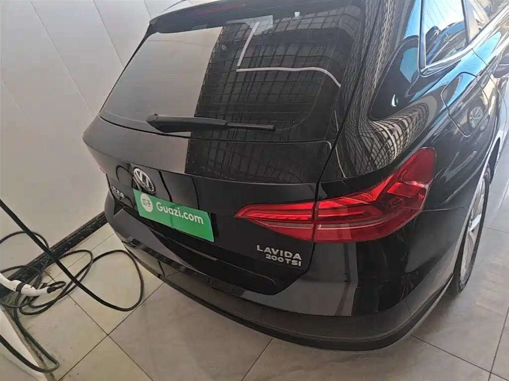 Volkswagen Lavida 2018 Hatchback 200TSI DSG Comfort Edition China V фото 6