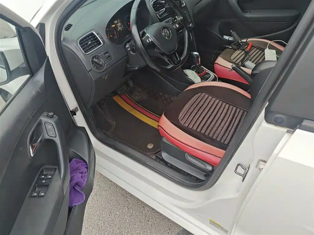 Volkswagen Polo 2016 1.6L Automatic Comfort фото 14
