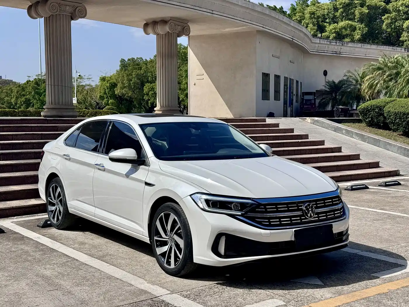 Volkswagen Sagitar 2023 300TSI DSG Excellence Edition фото 3