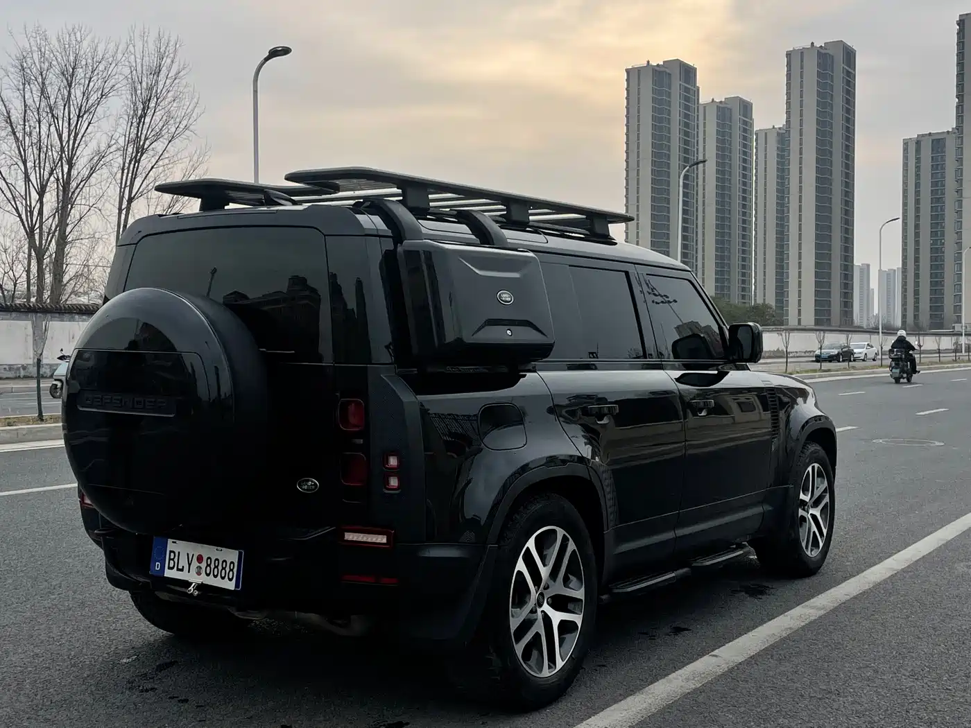 Land Rover Defender 2023 Facelift 110 3.0T P400 Dark Special Edition фото 7