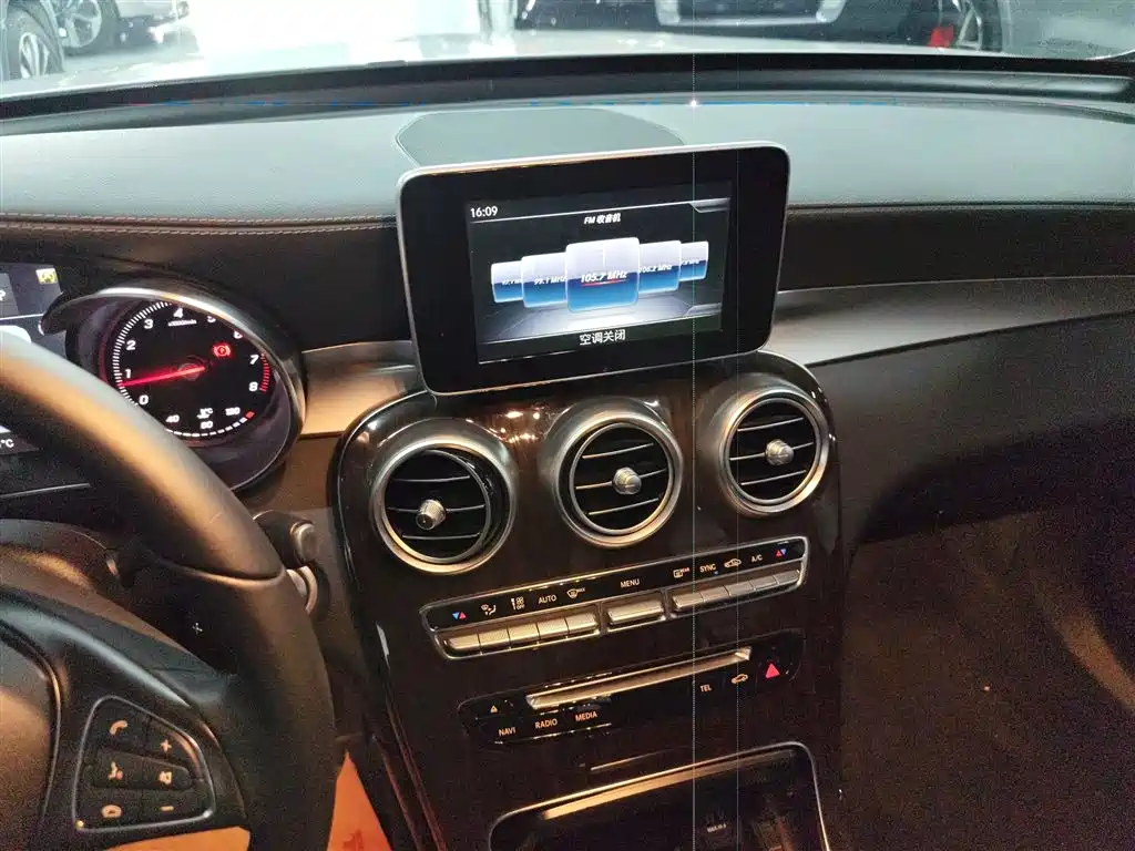 Mercedes-Benz GLC 2019 Facelift GLC 260 L 4MATIC Luxury фото 13