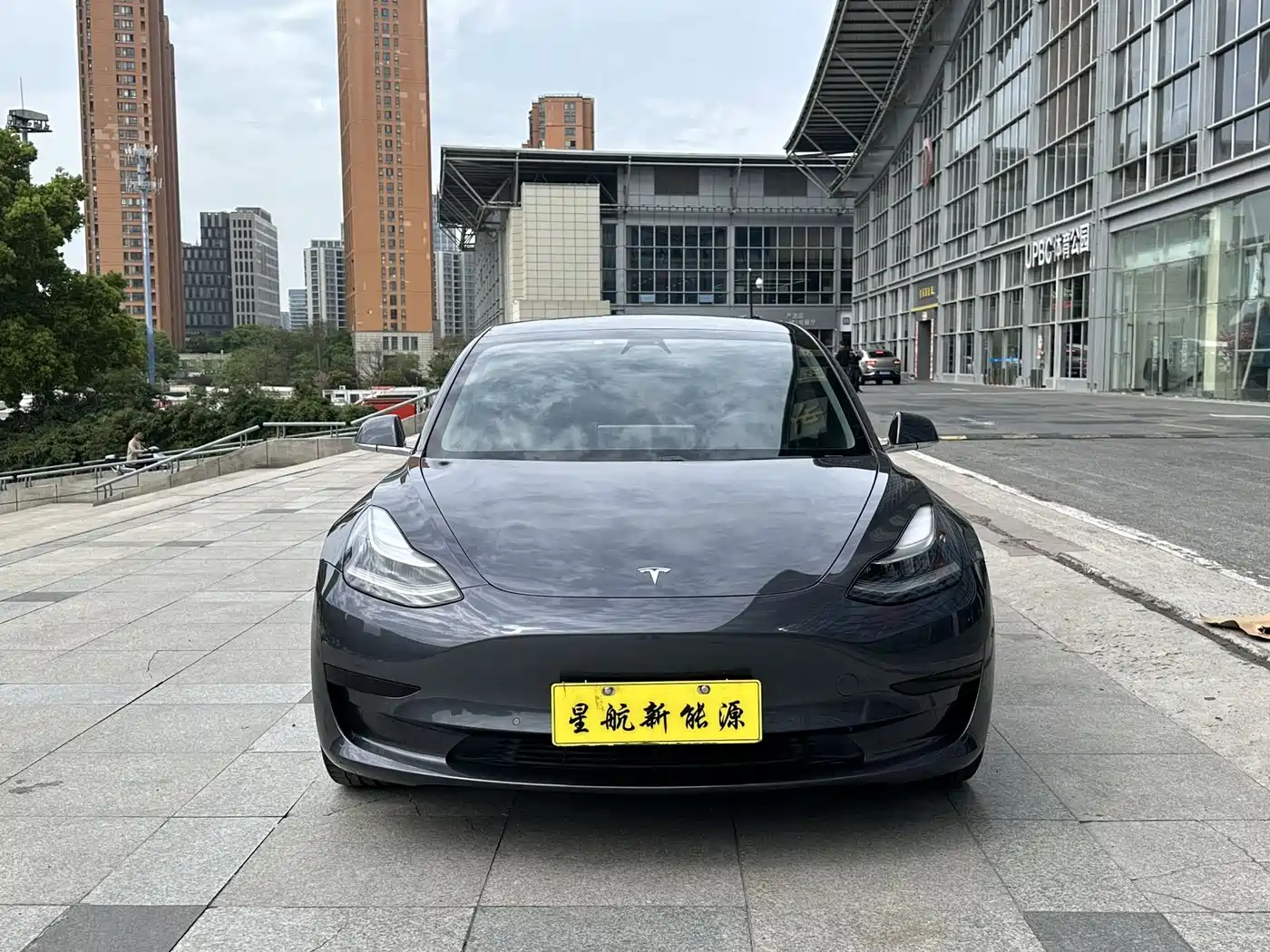 TESLA MODEL 3