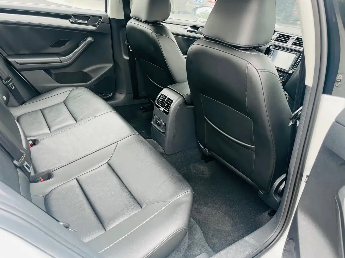Volkswagen Sagitar 2015 230TSI Automatic Comfort фото 4