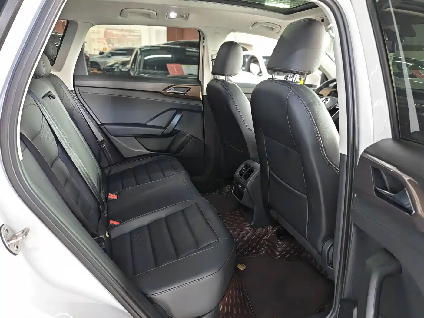 Volkswagen Tharu, миниатюра 11