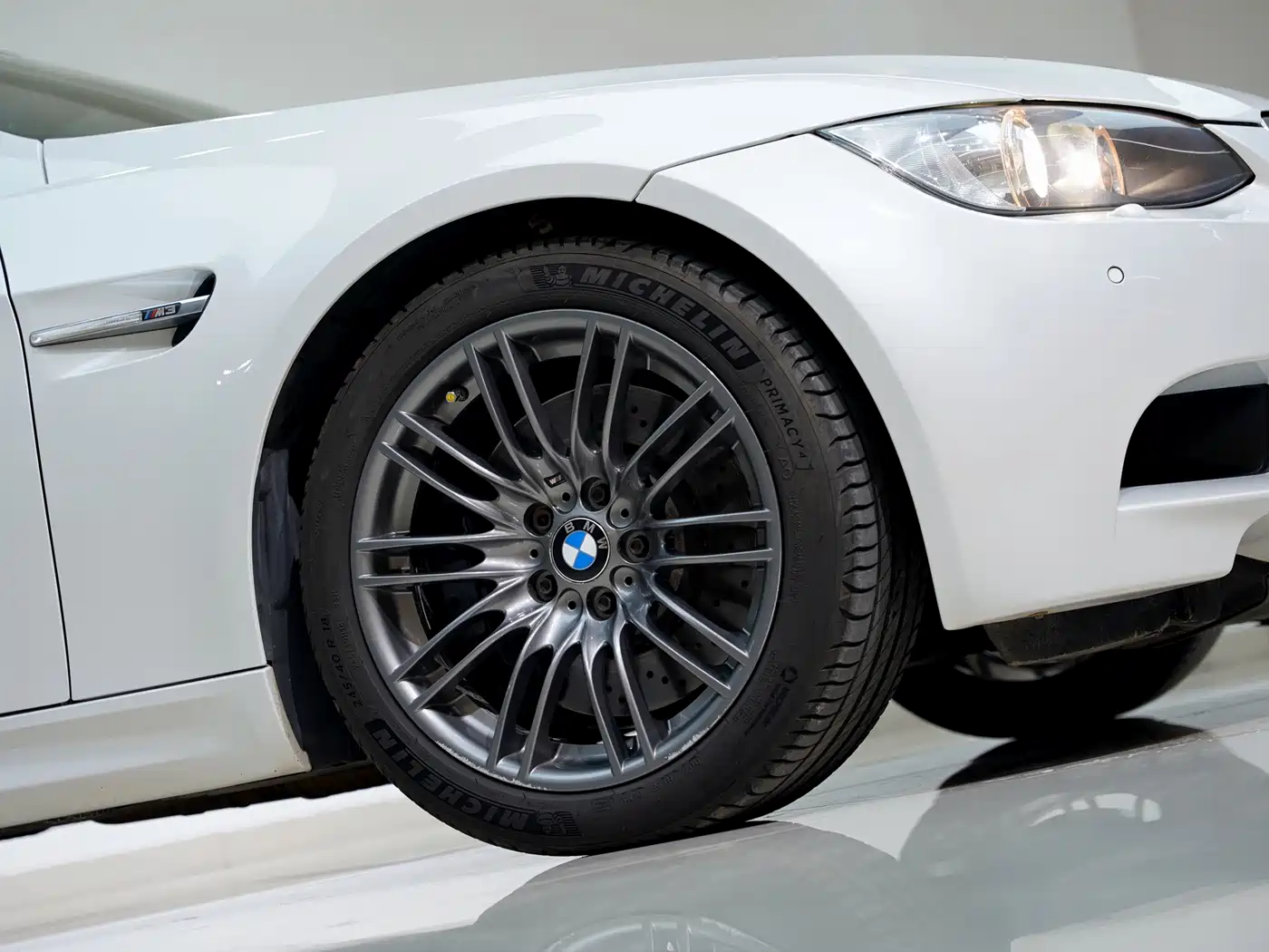 BMW M3 2011 M3 Coupe Carbon Fiber Roof Edition фото 10