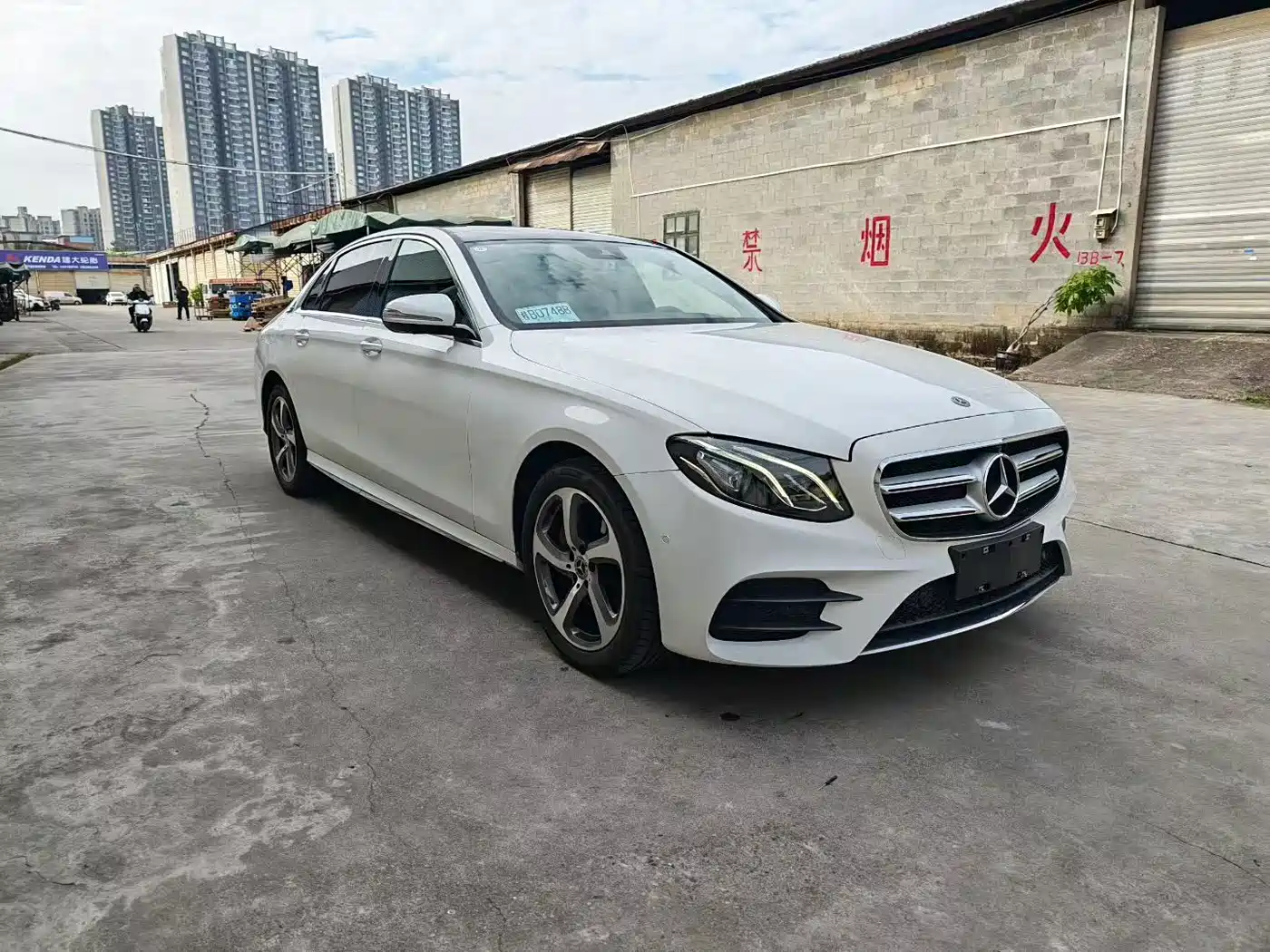 Mercedes-Benz E-Class 2017 E 300 L Sport Luxury фото 3