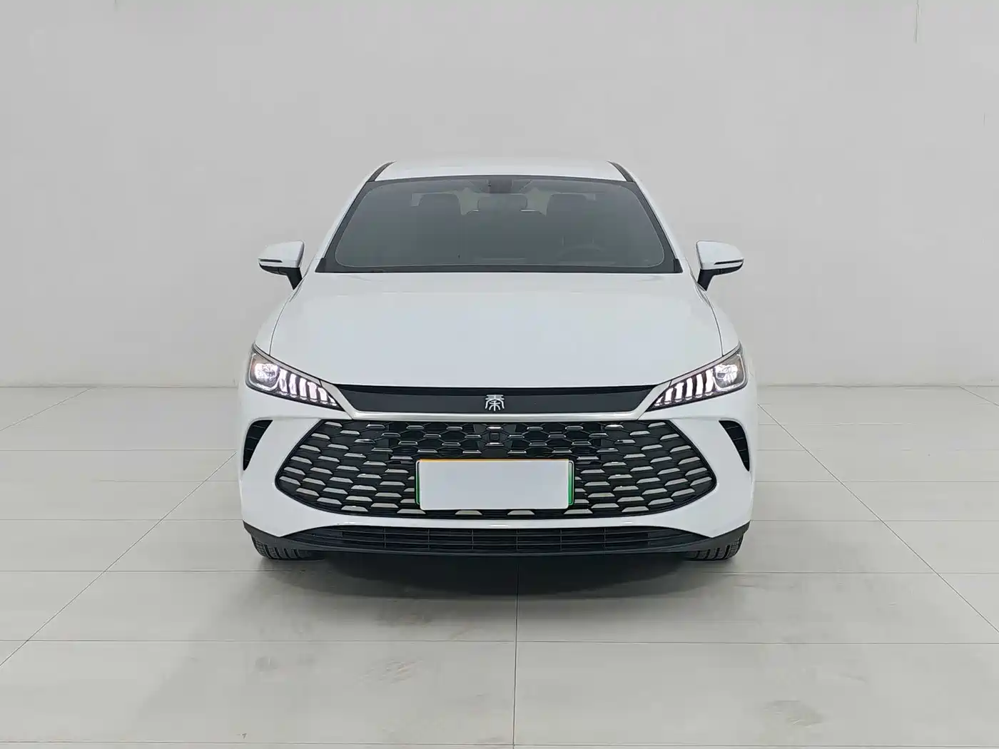 BYD Qin PLUS 2026 DM-i Smart Edition 128KM Progressive фото 2