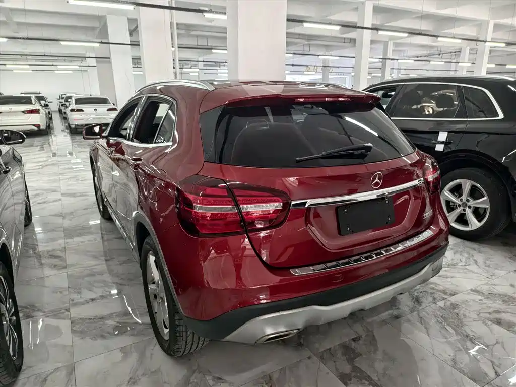 Mercedes-Benz GLA 2018 GLA 200 Dynamic фото 4