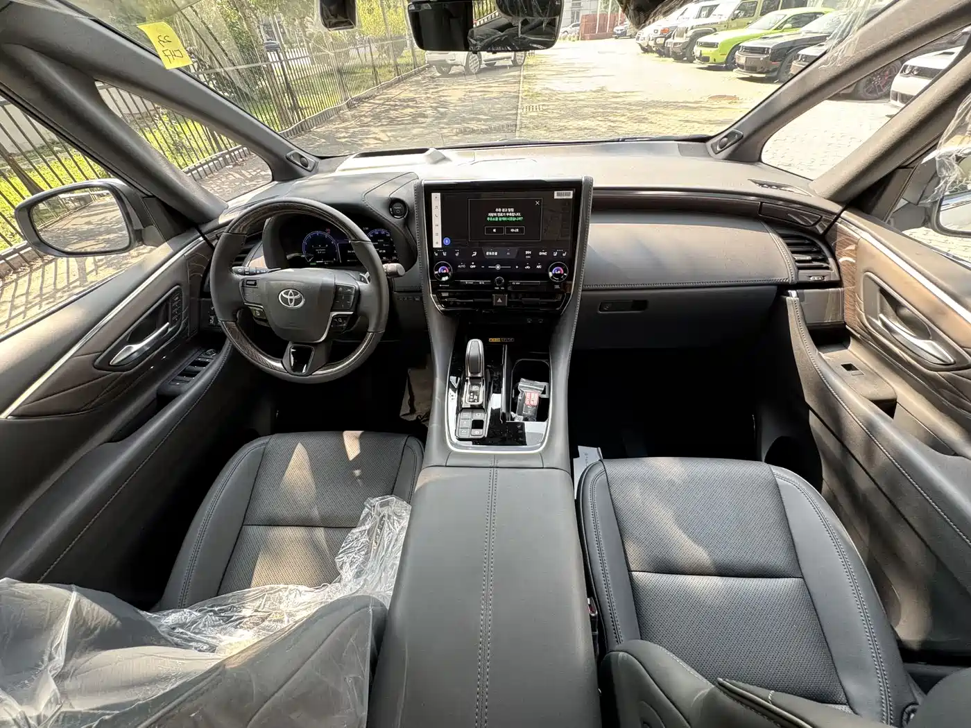 Toyota Alphard 2025 Hybrid 2.5L Ultimate Gold Edition фото 7