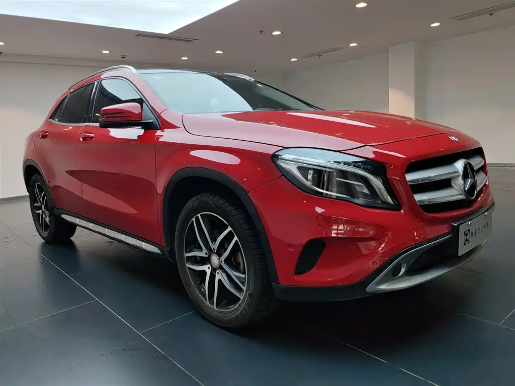 Mercedes-Benz GLA 2015 GLA 220 4MATIC Fashion Edition фото 2