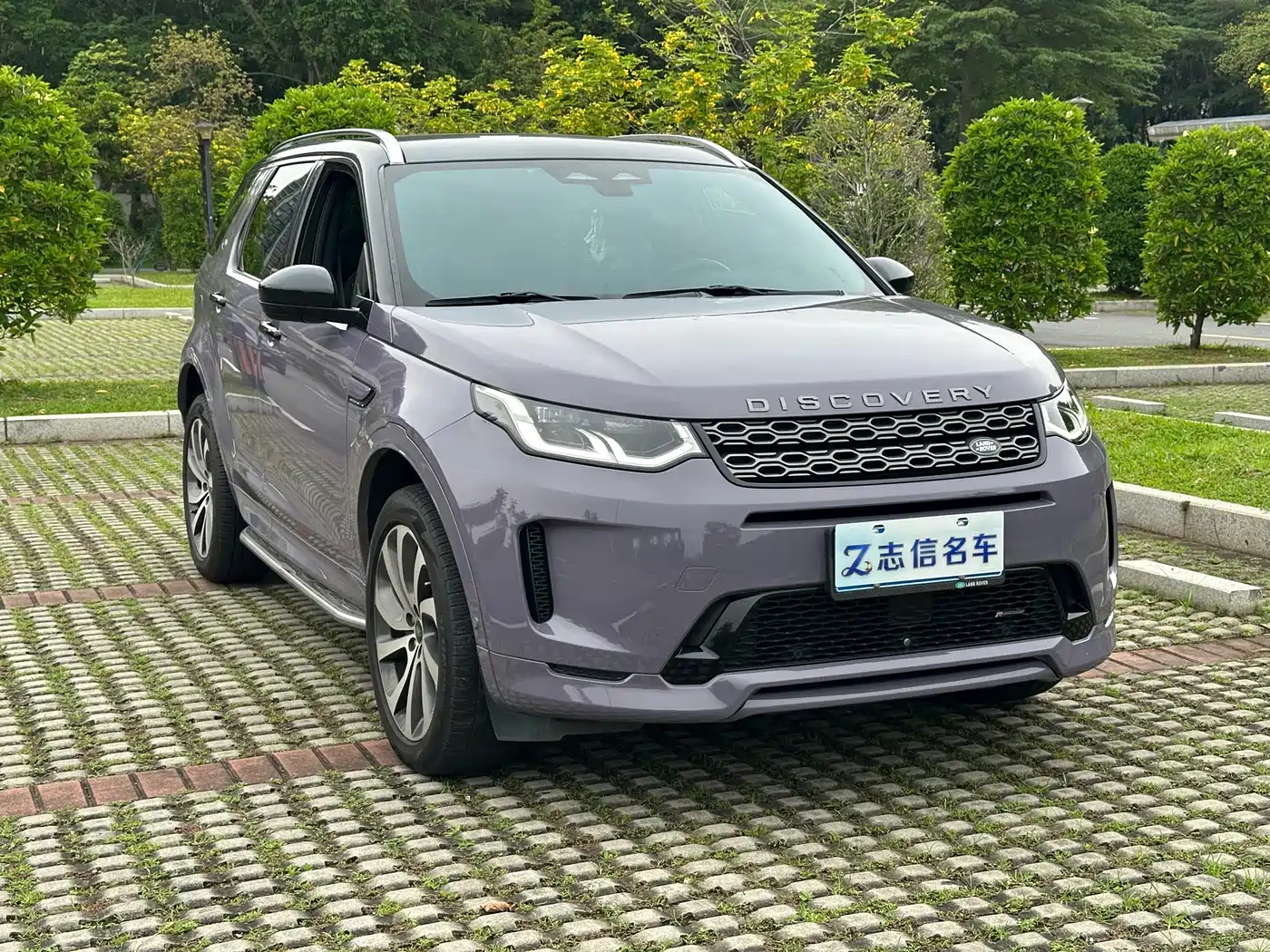 Land Rover Discovery Sport 2022 Model Year Second Facelift 249PS R-Dynamic SE Performance Technology Edition 5-seater фото 2