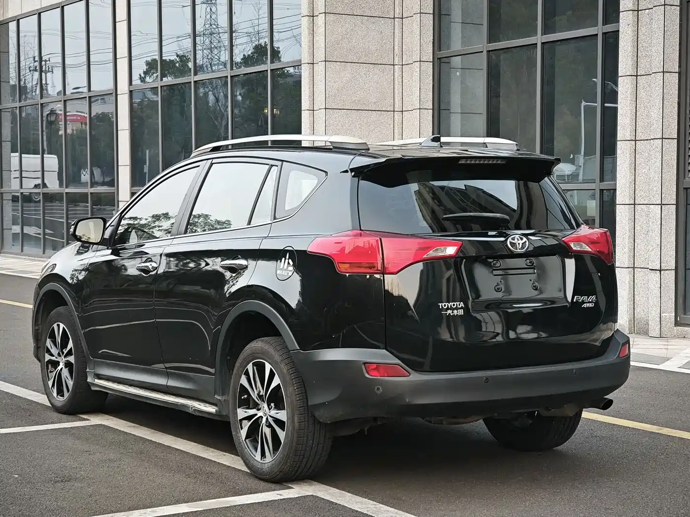 Toyota RAV4 Rongfang 2015 2.5L Automatic 4WD Elite Edition фото 8