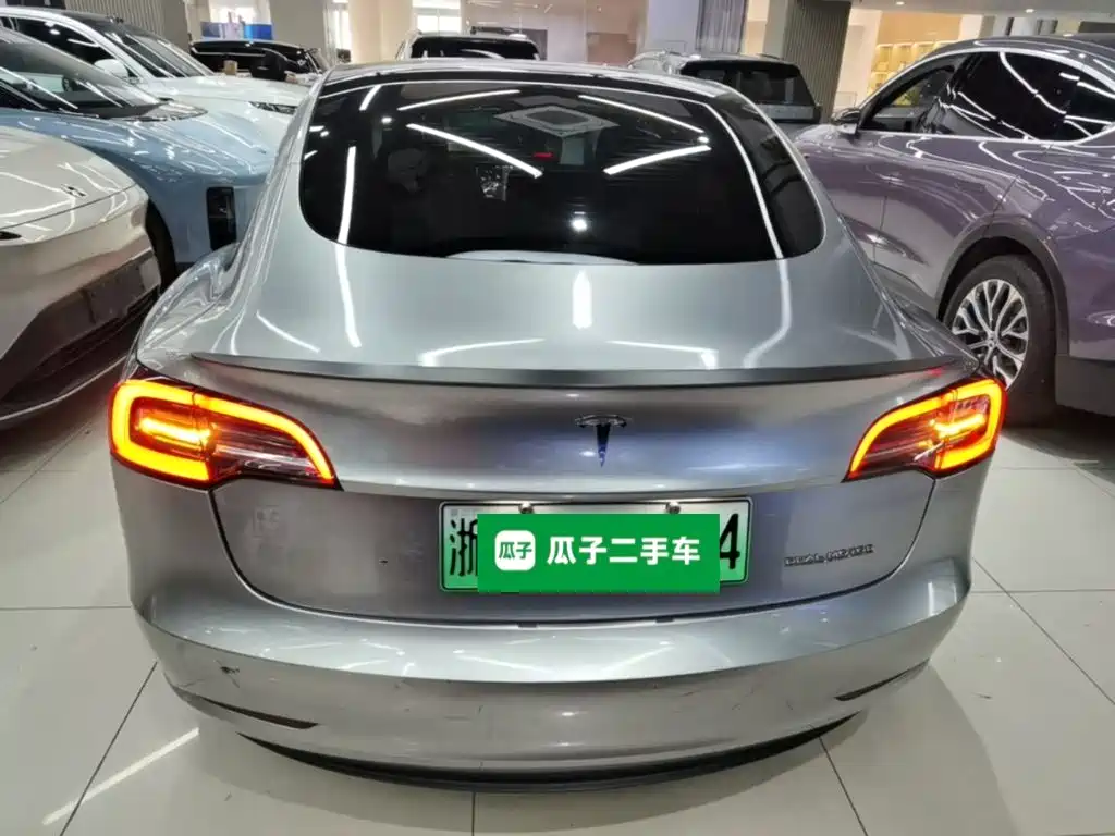 Фото 6 - Tesla Model 3