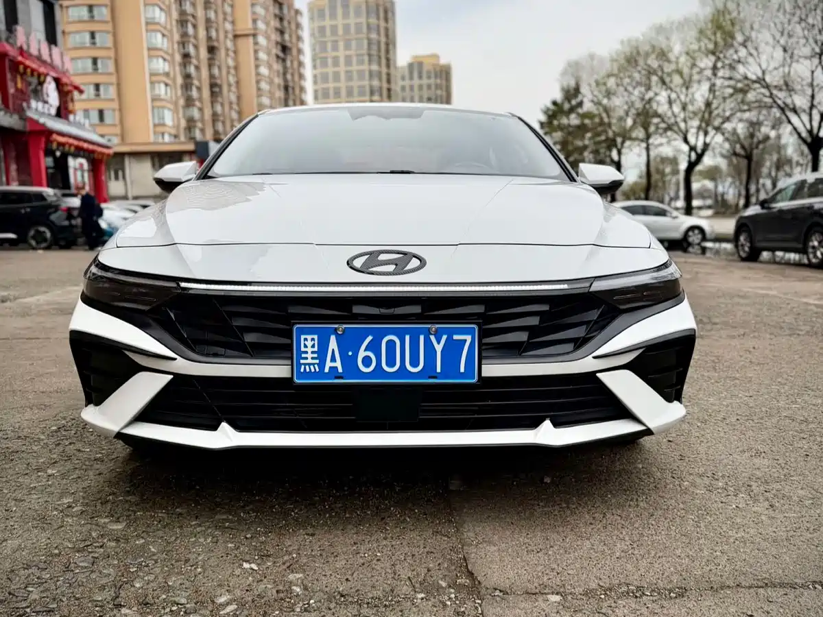 Hyundai Elantra 2023 Model 1.5L CVT LUX Premium Edition фото 2