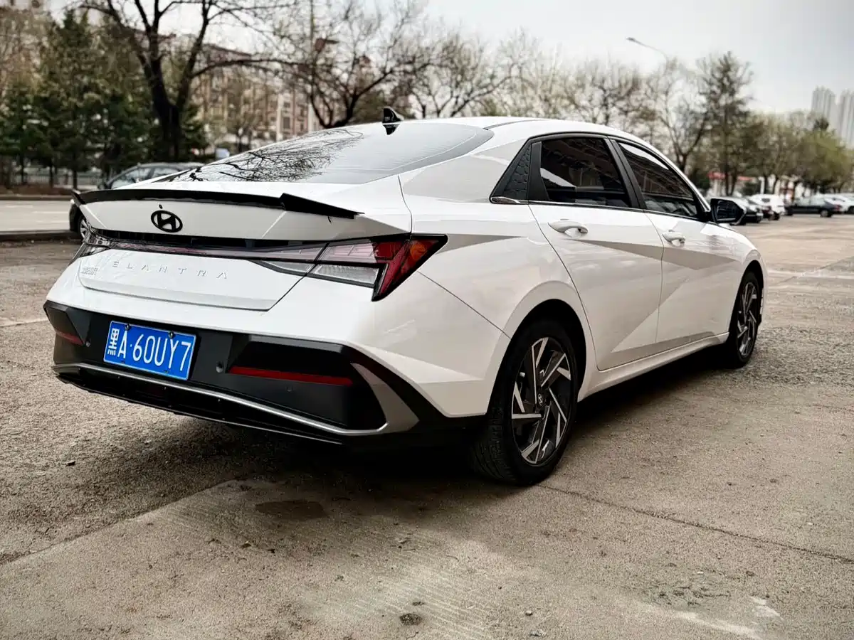 Hyundai Elantra 2023 Model 1.5L CVT LUX Premium Edition фото 6