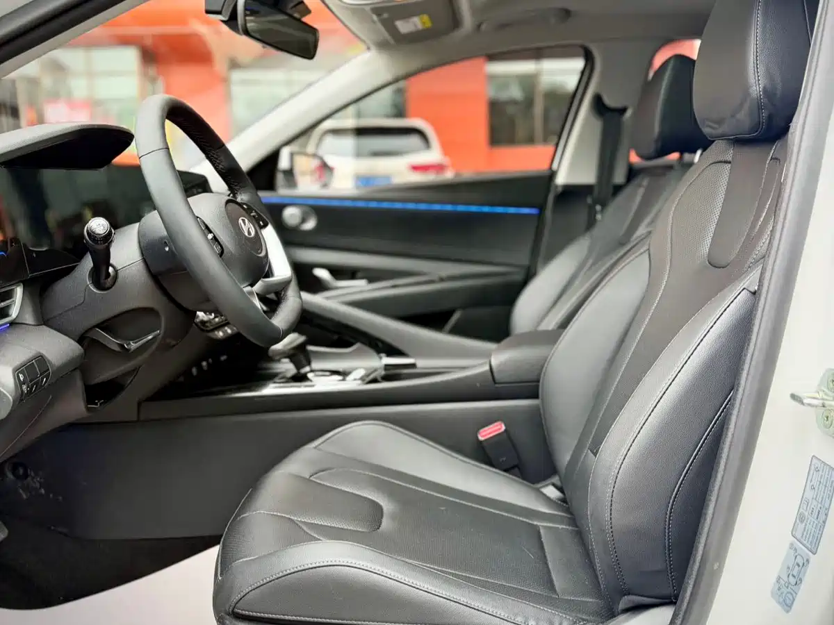 Hyundai Elantra 2023 Model 1.5L CVT LUX Premium Edition фото 10
