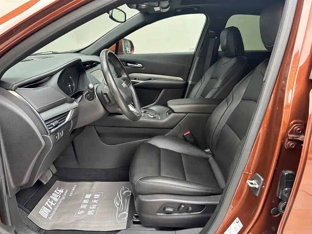 CADILLAC XT4