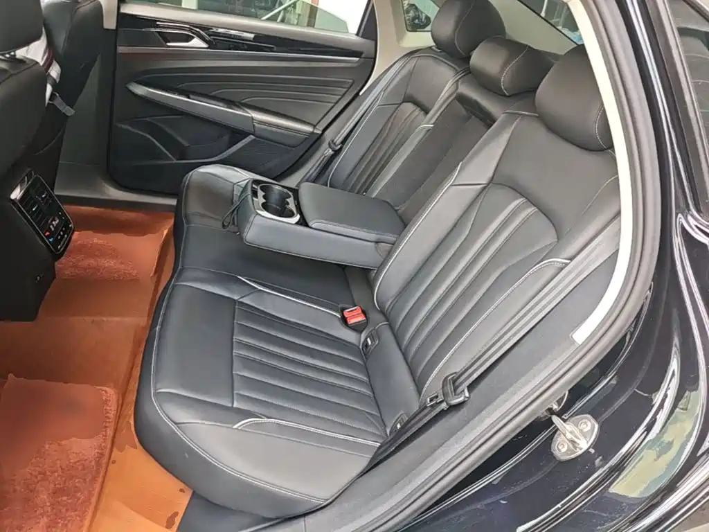 Фото 17 - Volkswagen Passat