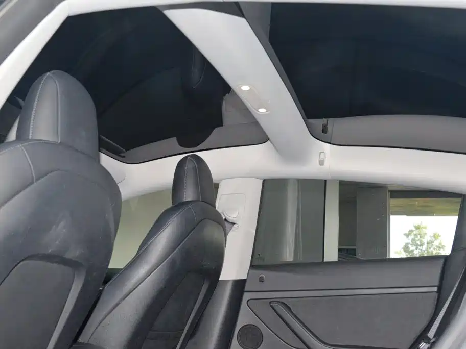 Фото 9 - Tesla Model 3