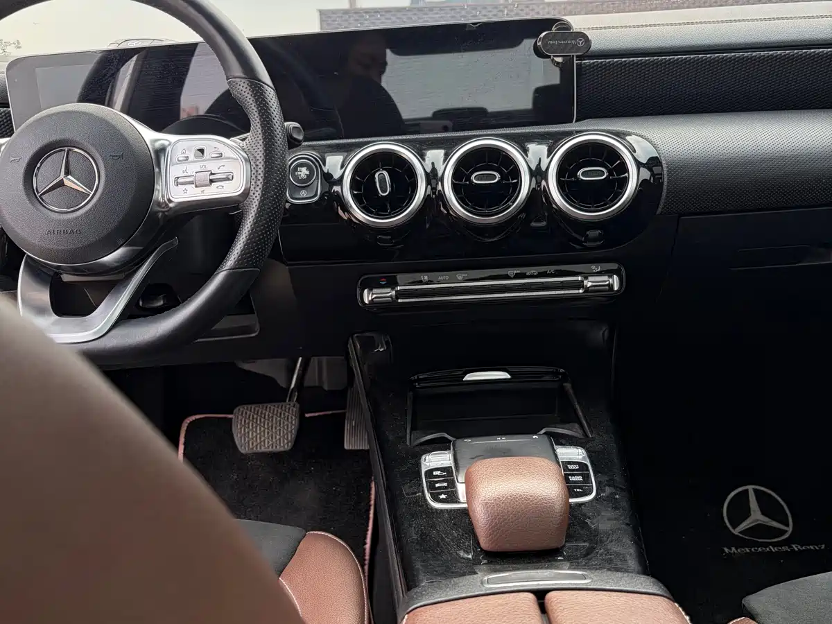 Mercedes-Benz A-Class 2019 A 200 L Sport Sedan фото 8