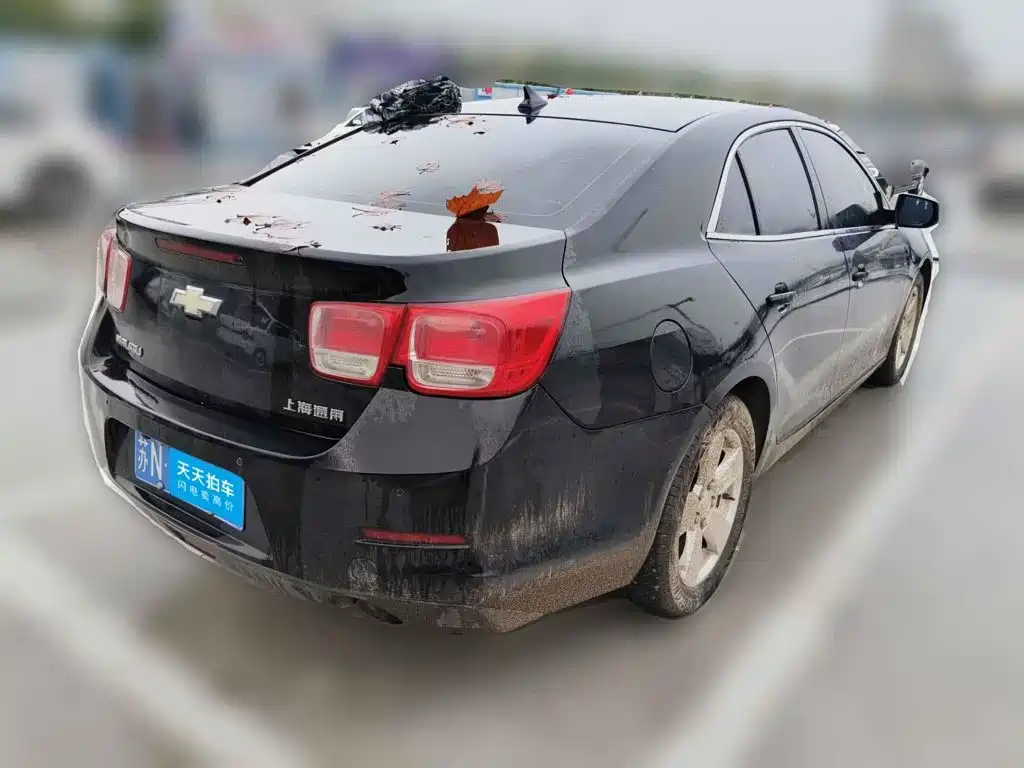 Photo 2 - Chevrolet Malibu