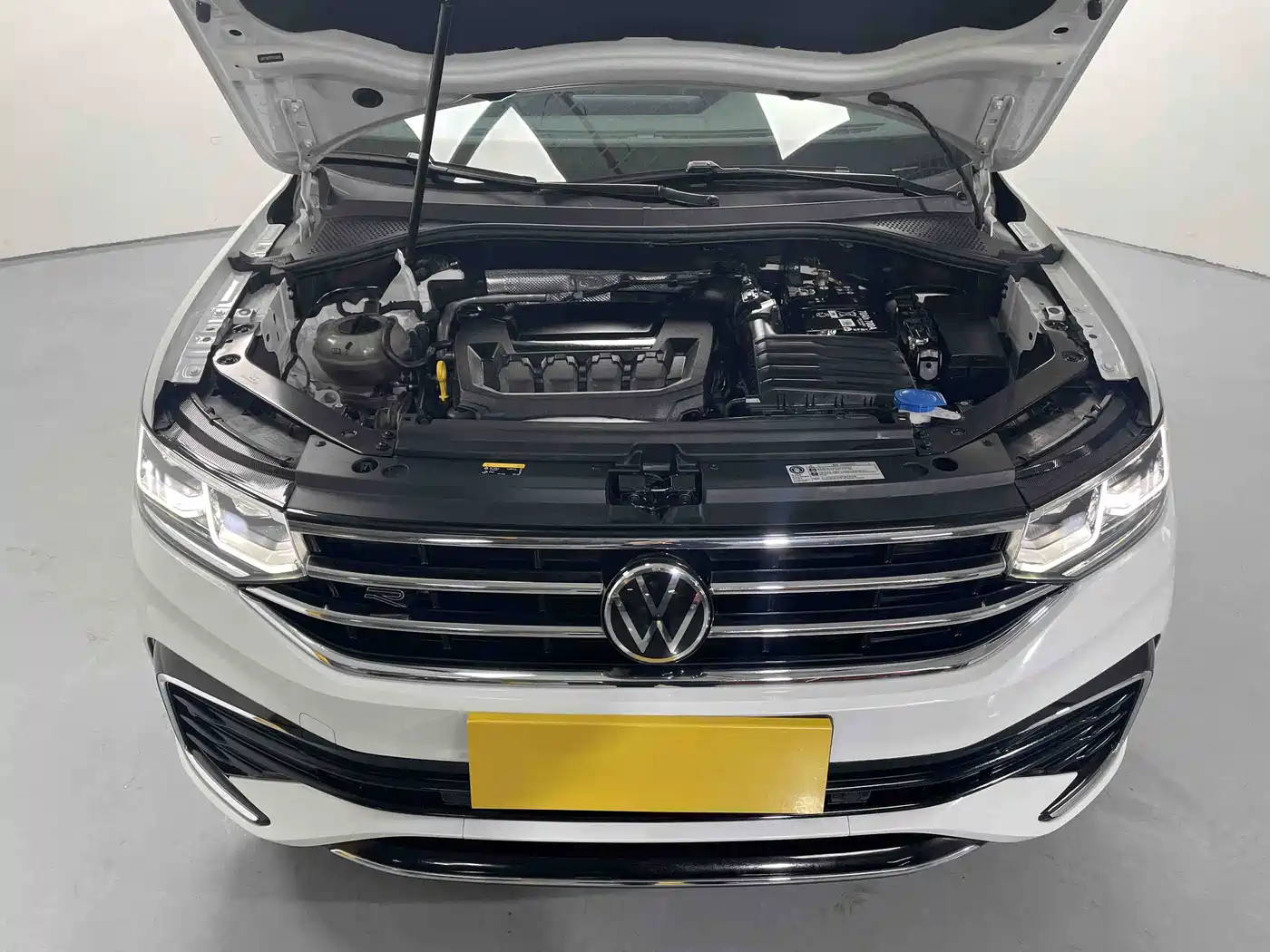 Volkswagen Tiguan L 2023 Facelift 330TSI Automatic 2WD Smart Edition фото 15