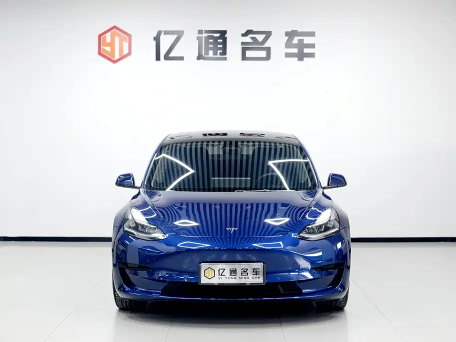 Фото 2 - Tesla Model 3