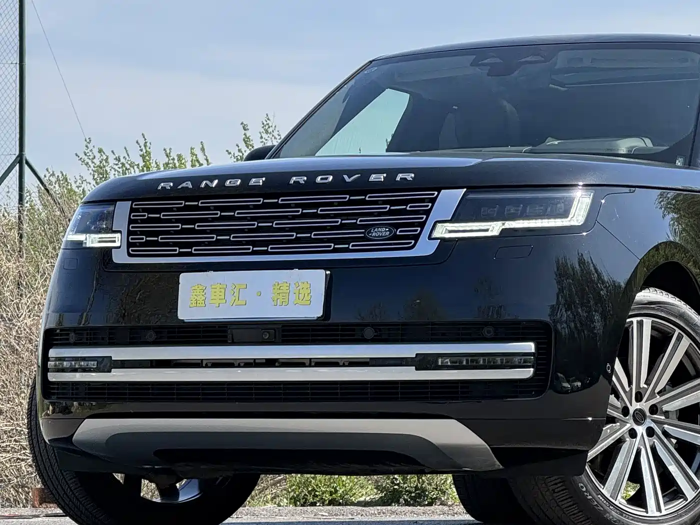 Land Rover Range Rover 2024 3.0 L6 400PS Genesis Extended фото 5