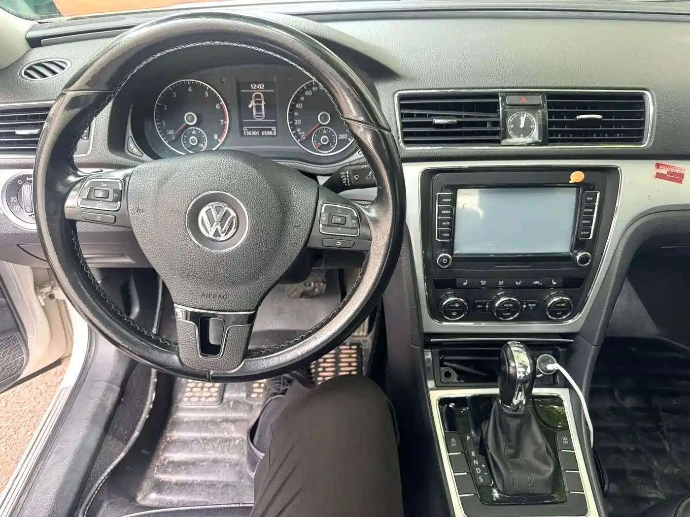 Volkswagen Passat 2015 1.8TSI DSG Honor Edition фото 8