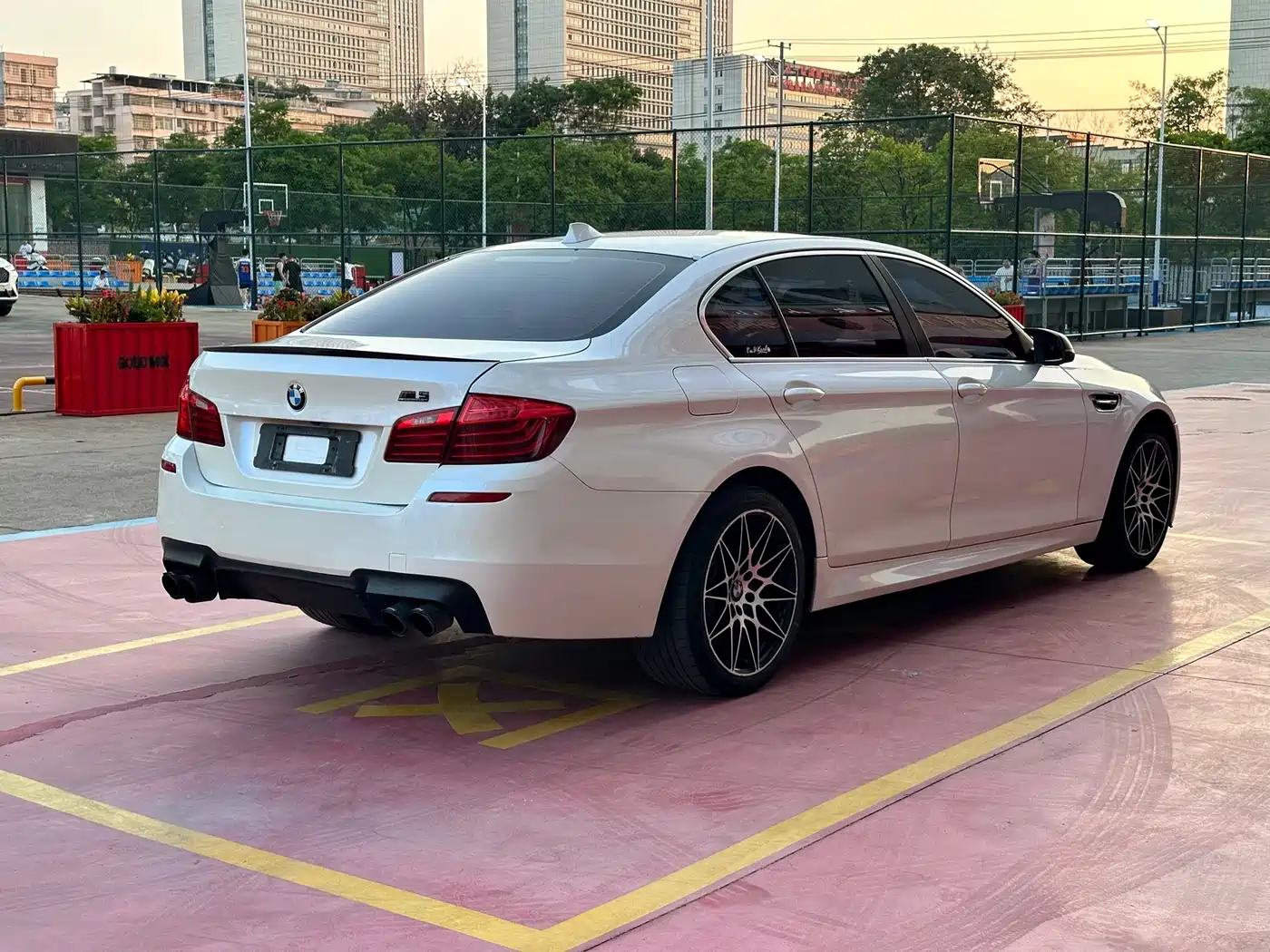 BMW 5 Series 2014 525Li Leading фото 4