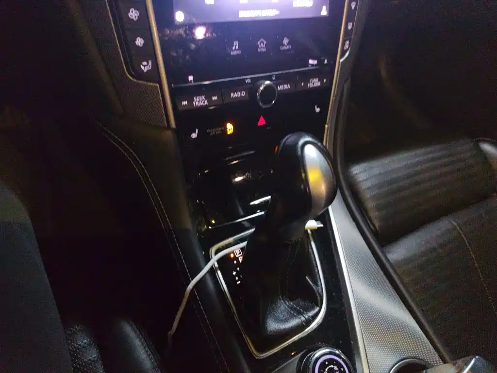 Photo 10 - Infiniti Q50L