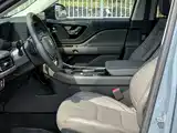 Photo 12 - Lincoln Aviator