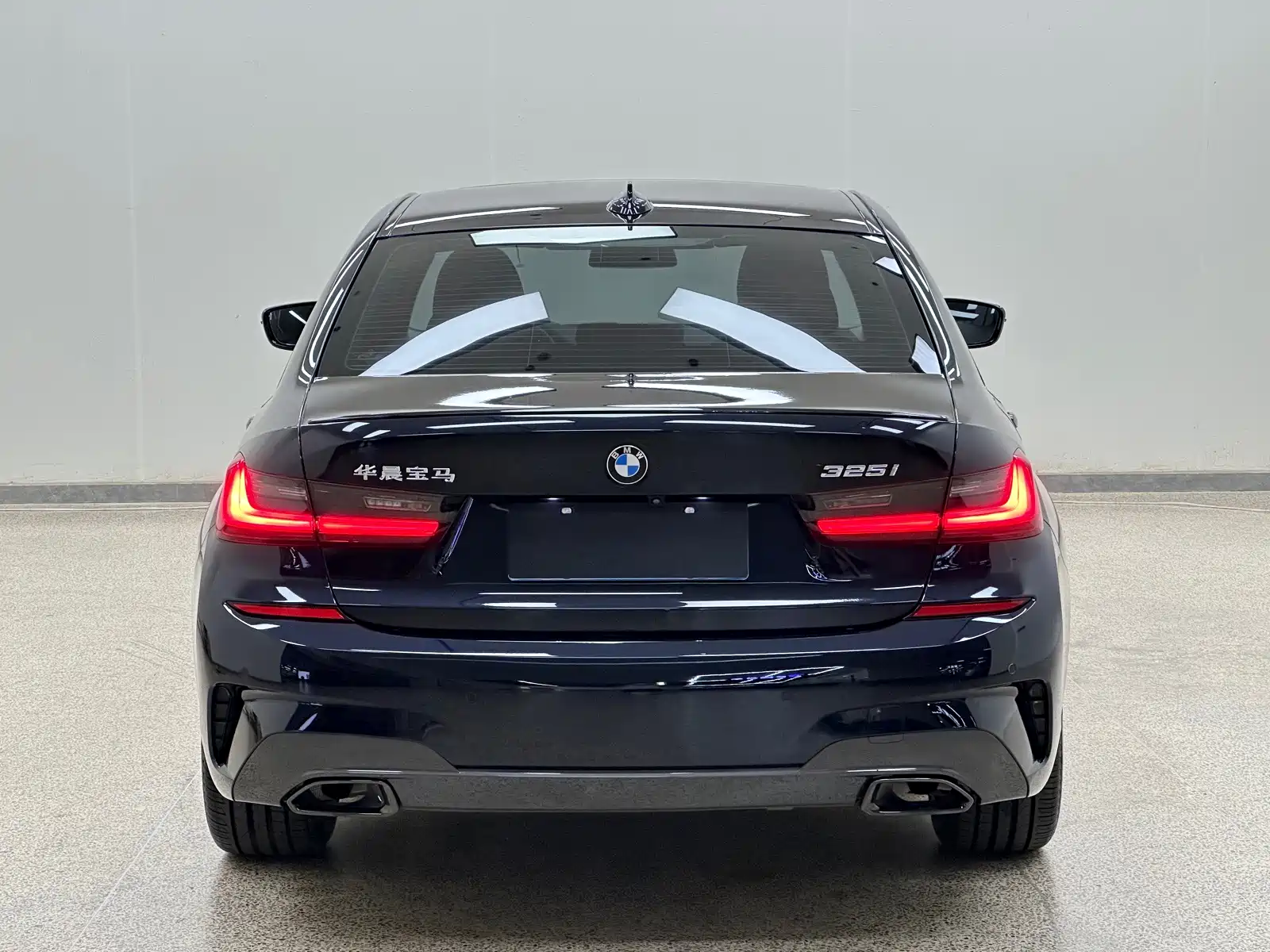 Photo 8 - BMW 3 Series