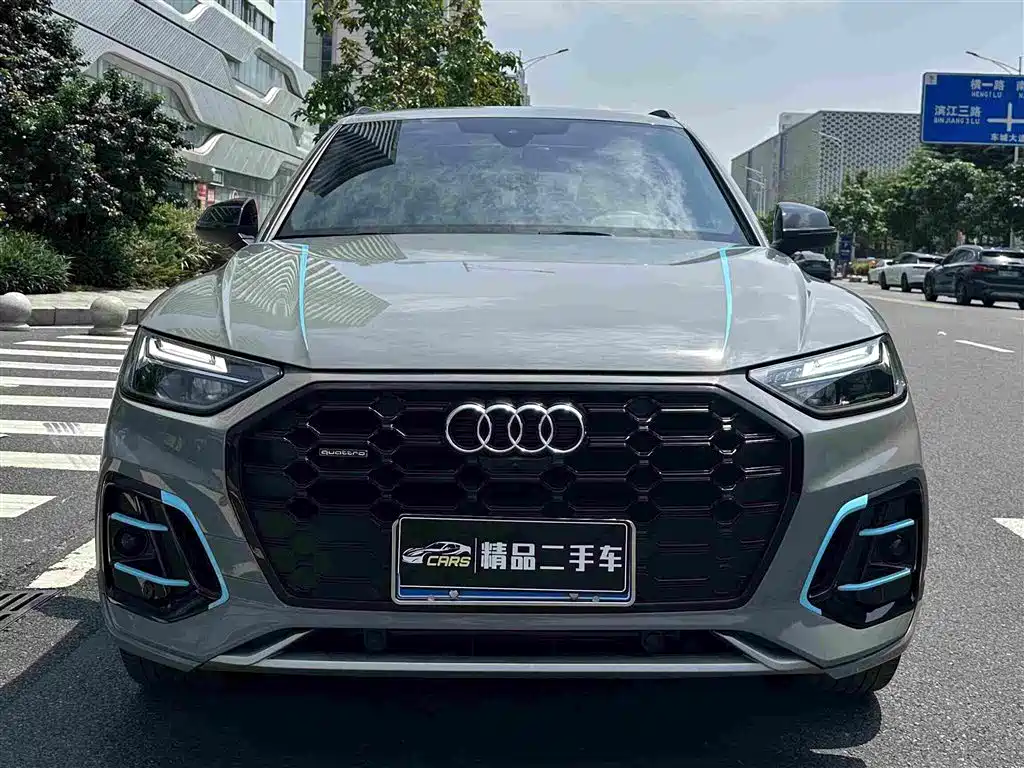 Фото 2 - Audi Q5L