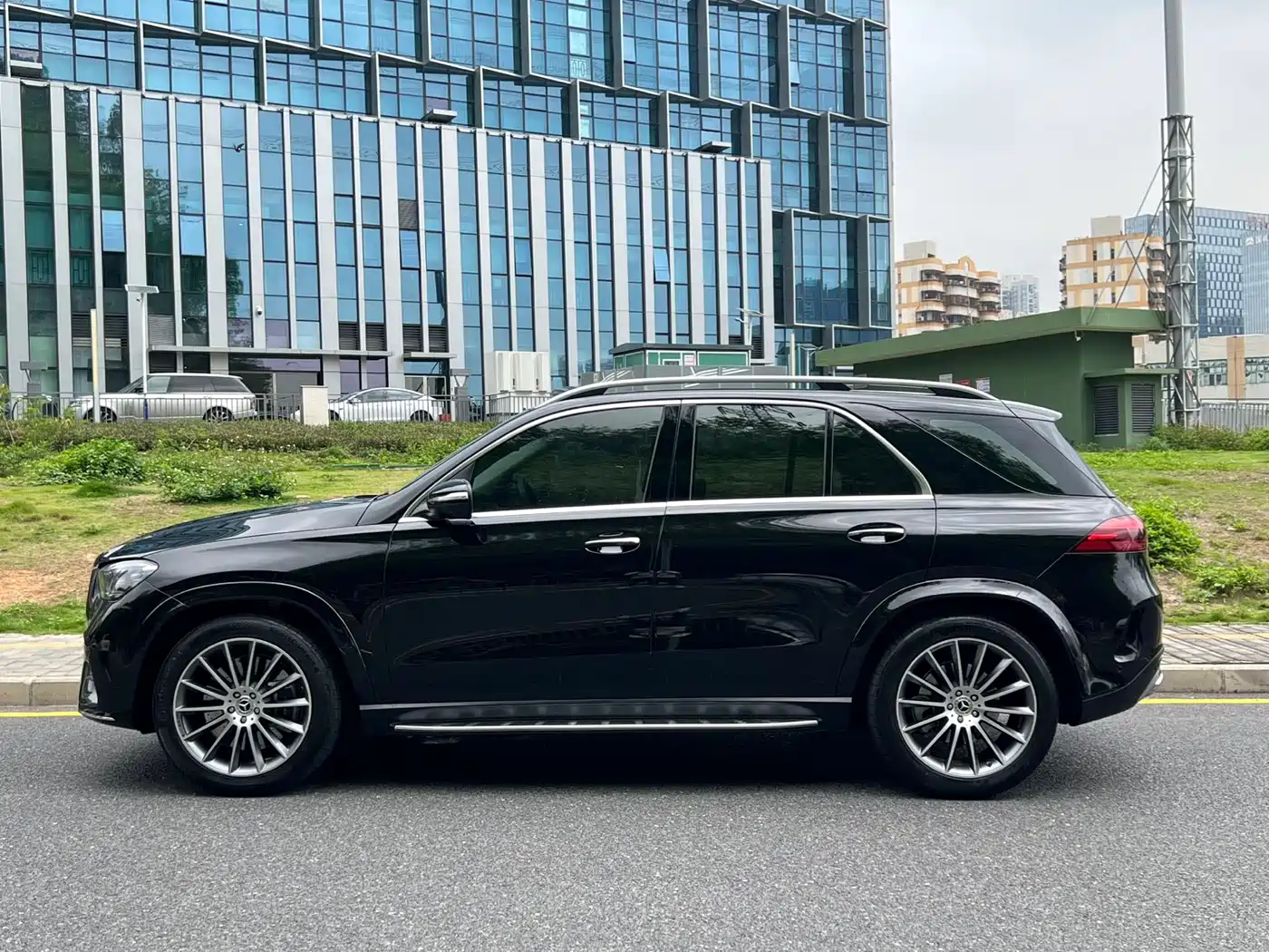Mercedes-Benz GLE 2024 GLE 450 4MATIC Luxury фото 4