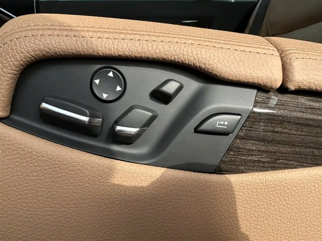 BMW 7 Series 2013 Model 730Li Luxury фото 16