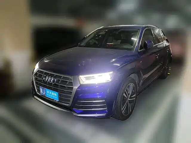 Audi Q5L 2020 Facelift 40 TFSI Honor Fashion — фото 1