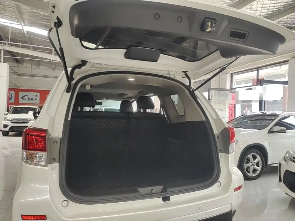 Nissan Terra 2023 2020 2.5L XL Upper 4WD Automatic Luxury Edition