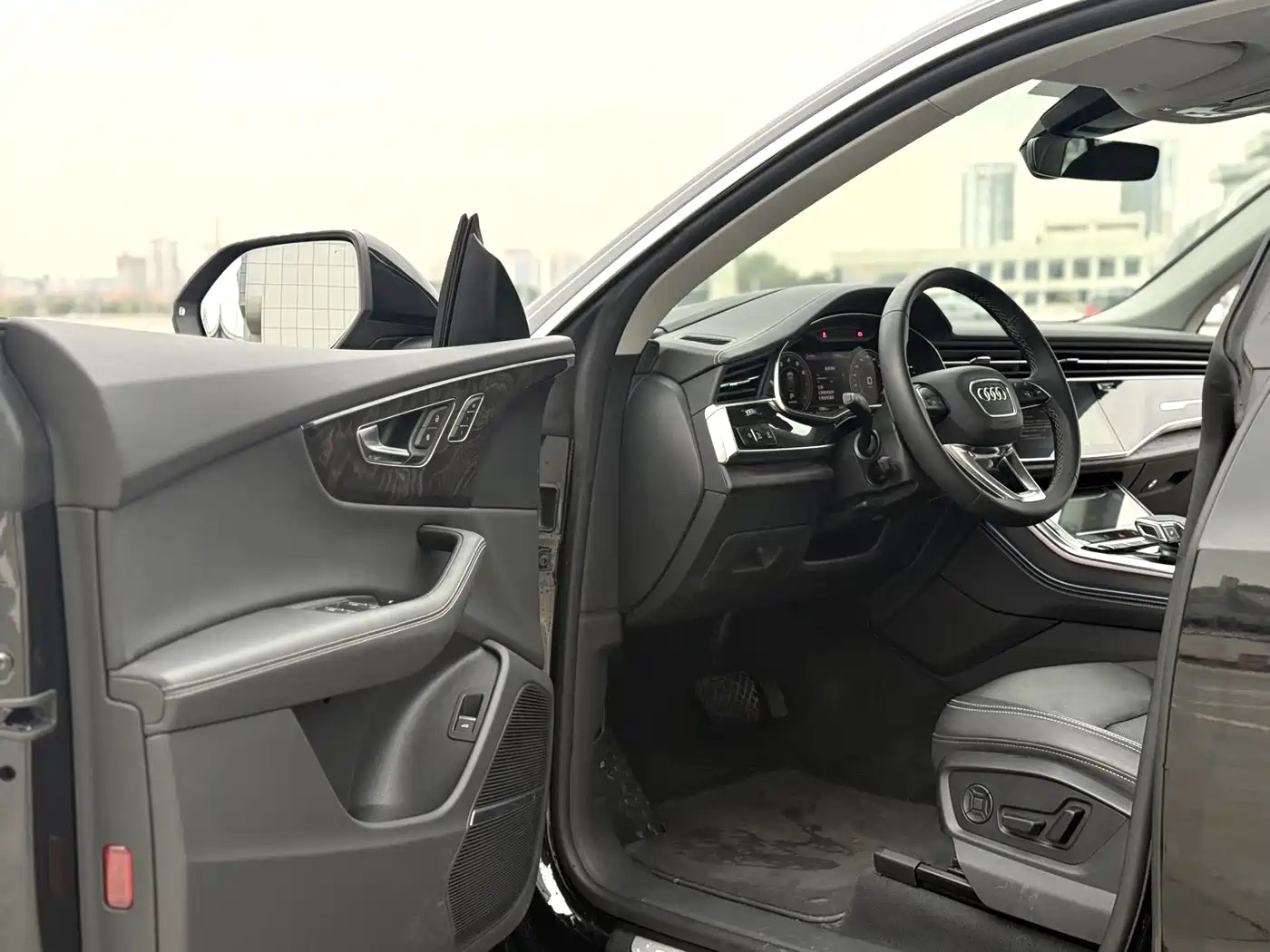 Audi Q8 2024 55 TFSI Luxury Sport фото 4